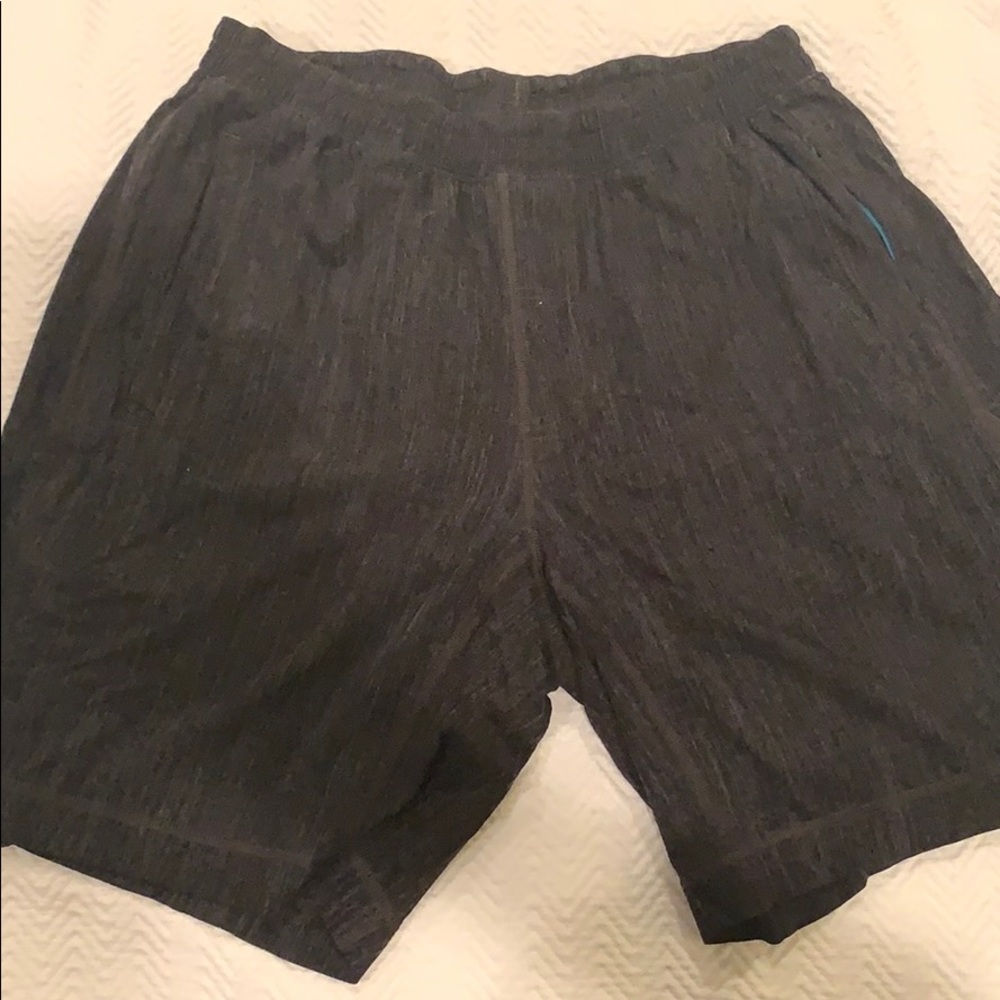 Men’s size L Pacebreaker short with liner